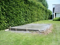 Réalisation d'une dalle de béton pour accueillir un abri de jardin